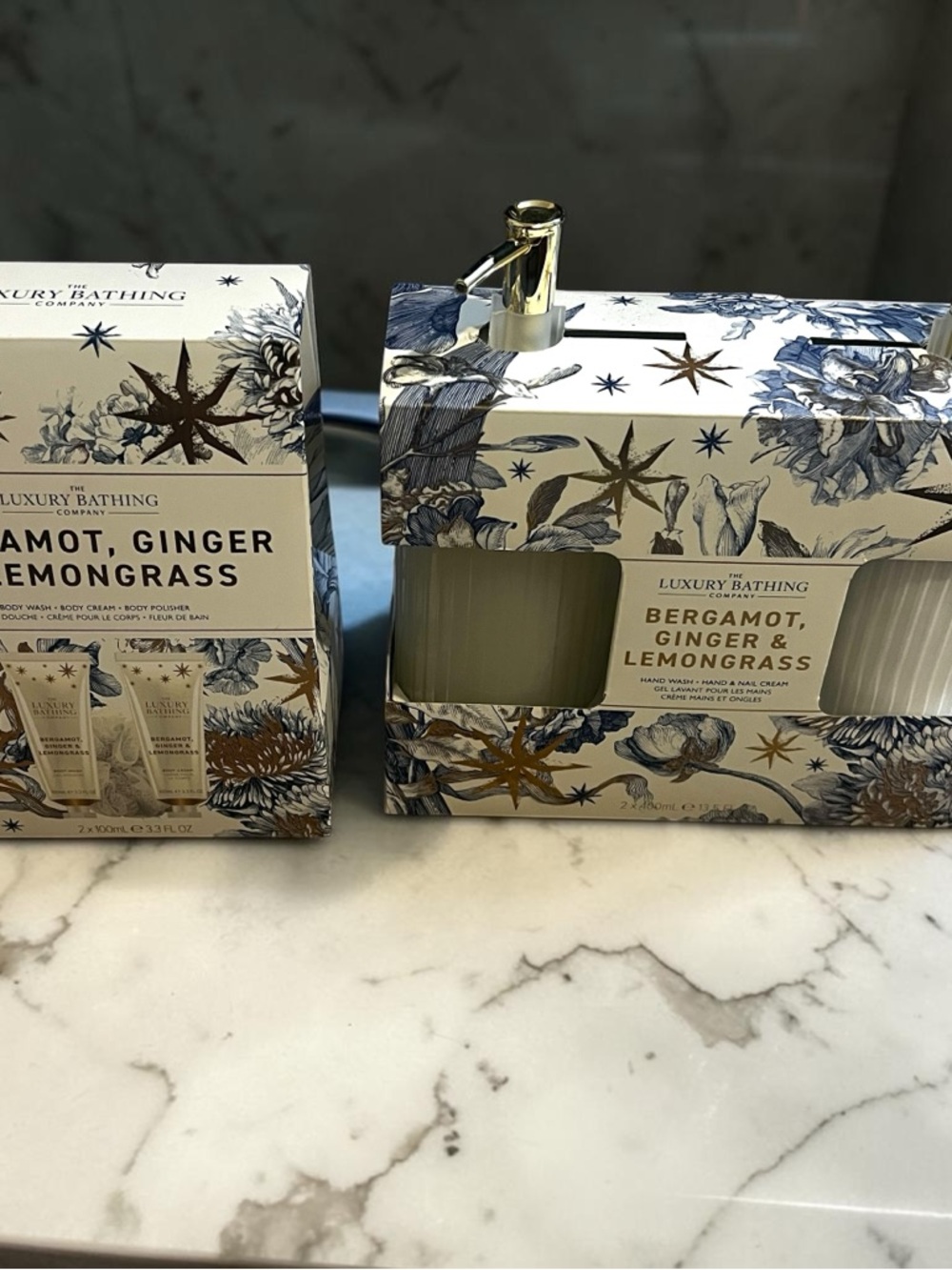 The Luxury Bathing Company Bergamot, Ginger & Lemongrass Gift Set - White & Blue